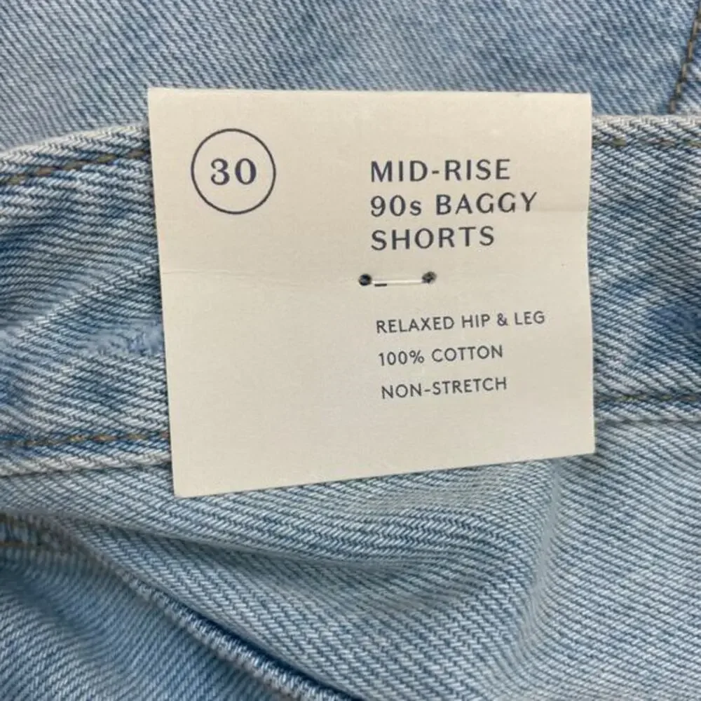 Universal Thread Women's Mid Rise‎ 90's Baggy Denim Shorts Light Wash Size 30